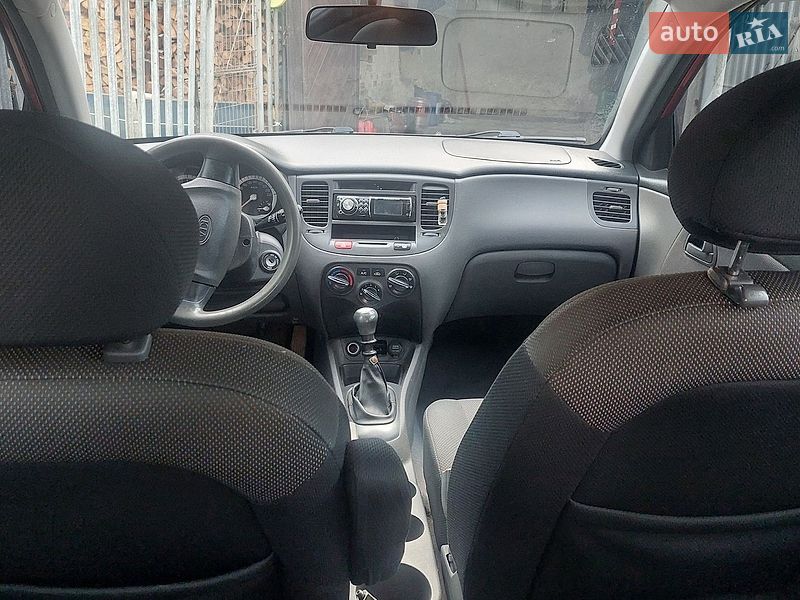 Хэтчбек Kia Rio 2006 в Львове