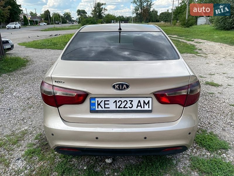 Седан Kia Rio 2012 в Царичанці