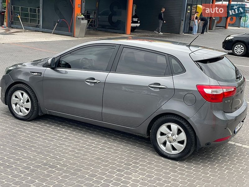 Хэтчбек Kia Rio 2012 в Каменском