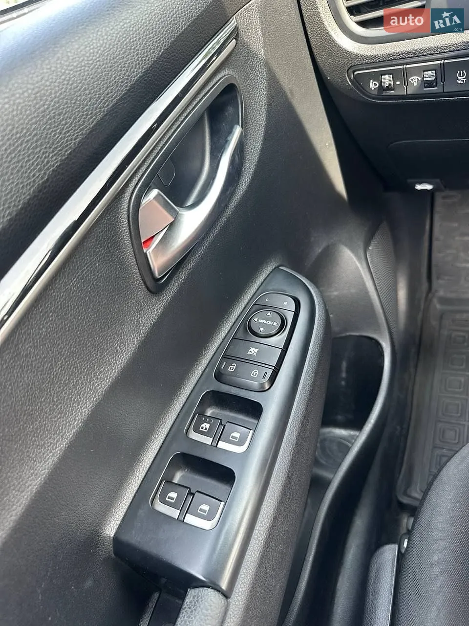 2019 Kia Rio - мініатюра 11
