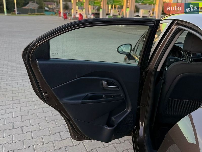 Хэтчбек Kia Rio 2012 в Виннице