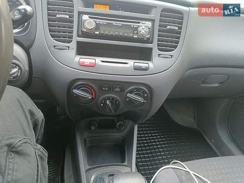 Седан Kia Rio 2006 в Києві