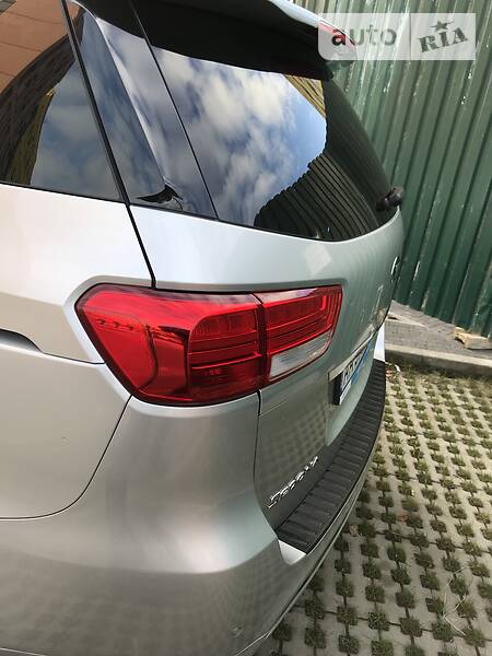 Мінівен Kia Sedona 2015 в Києві