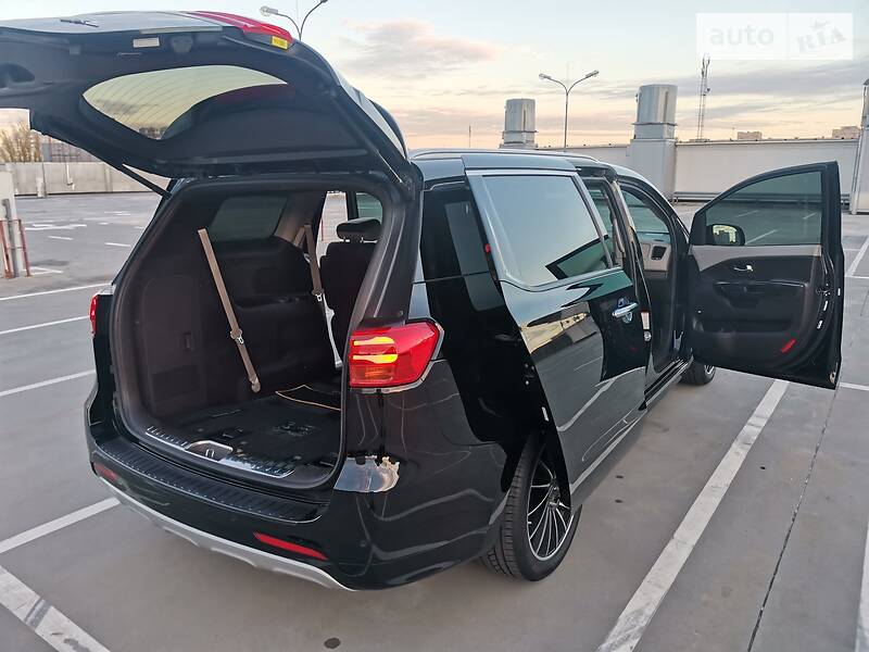Мінівен Kia Sedona 2017 в Києві