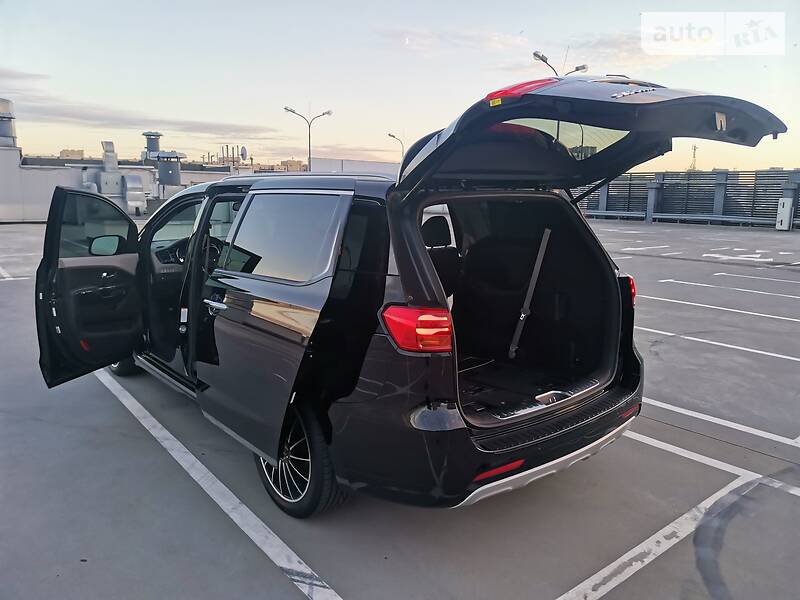 Мінівен Kia Sedona 2017 в Києві