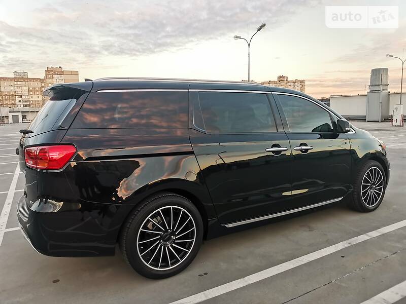 Мінівен Kia Sedona 2017 в Києві