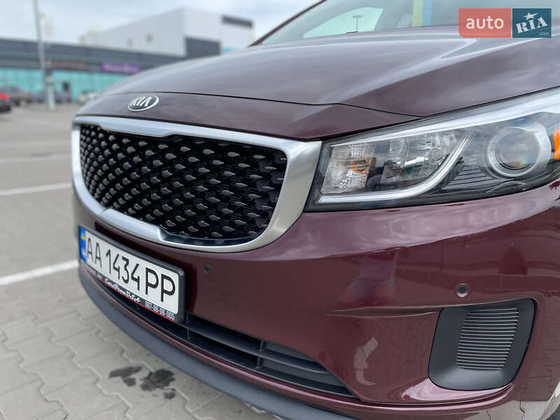 Минивэн Kia Sedona 2017 в Киеве