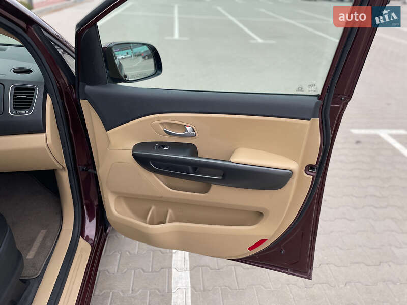 Минивэн Kia Sedona 2017 в Киеве