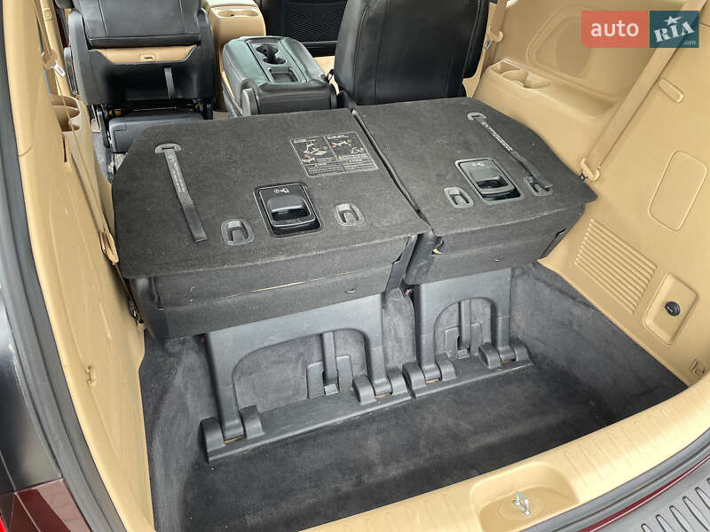 Минивэн Kia Sedona 2017 в Киеве