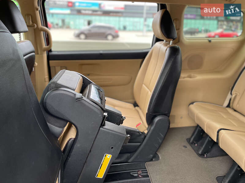 Минивэн Kia Sedona 2017 в Киеве