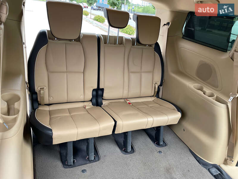 Минивэн Kia Sedona 2017 в Киеве
