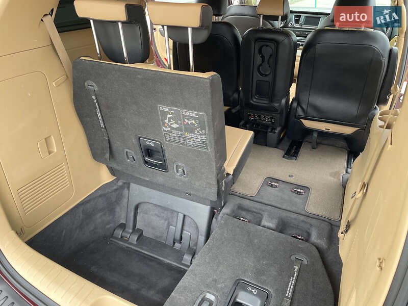 Минивэн Kia Sedona 2017 в Киеве