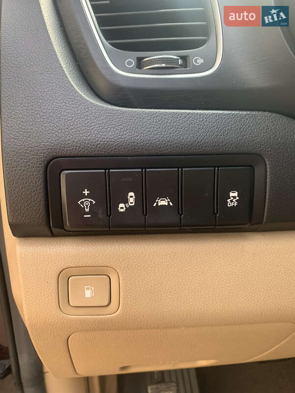 Минивэн Kia Sedona 2017 в Харькове