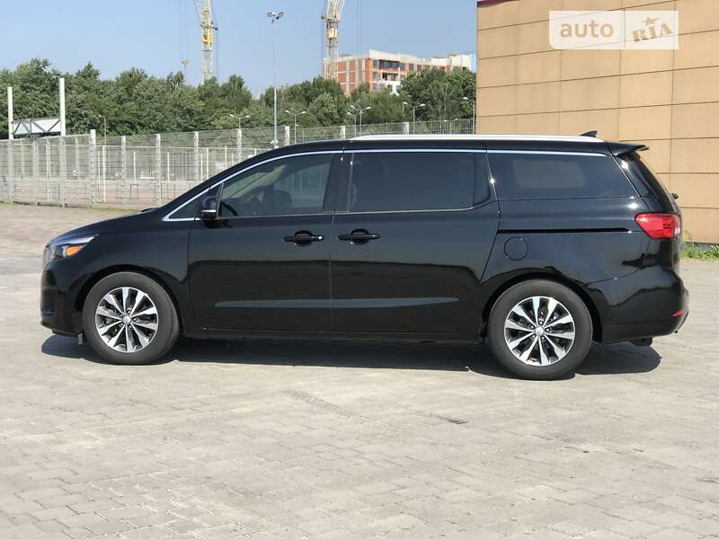 Минивэн Kia Sedona 2017 в Львове