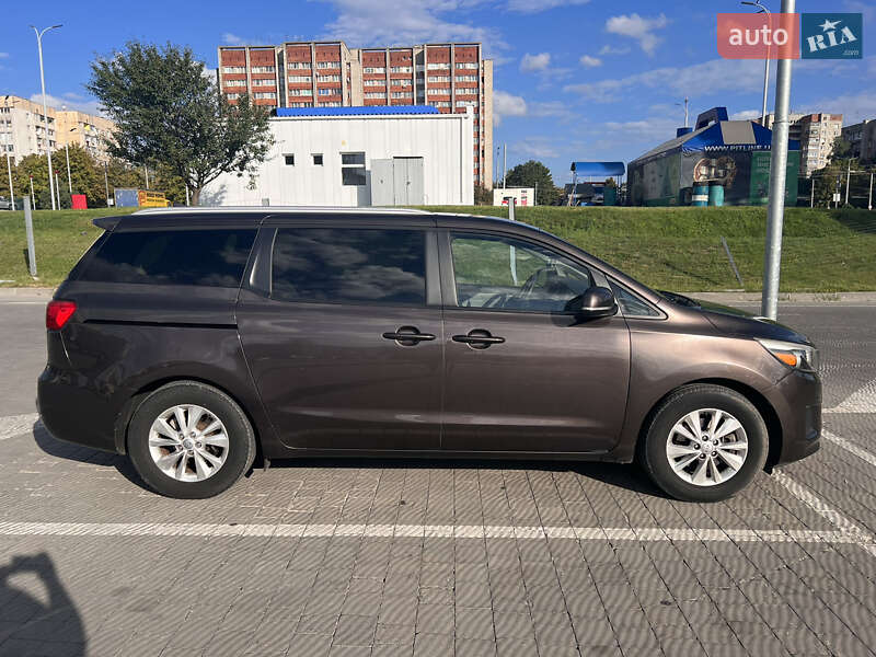 Минивэн Kia Sedona 2015 в Киеве