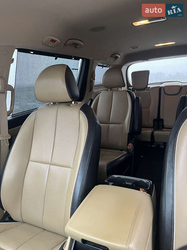 Минивэн Kia Sedona 2015 в Харькове