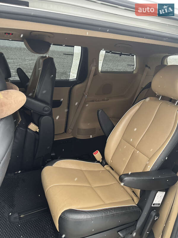 Минивэн Kia Sedona 2015 в Харькове