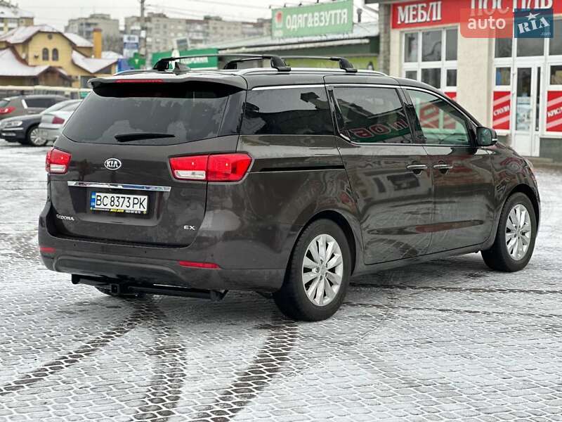Мінівен Kia Sedona 2016 в Стрию