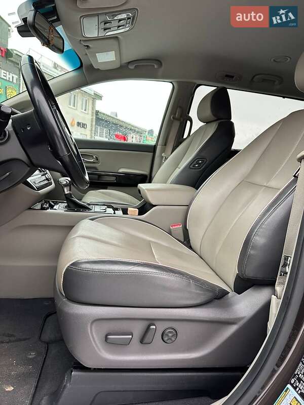 Мінівен Kia Sedona 2016 в Стрию