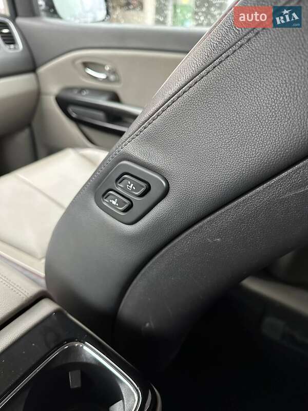 Мінівен Kia Sedona 2016 в Стрию