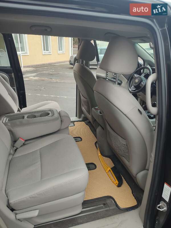 Мінівен Kia Sedona 2016 в Києві