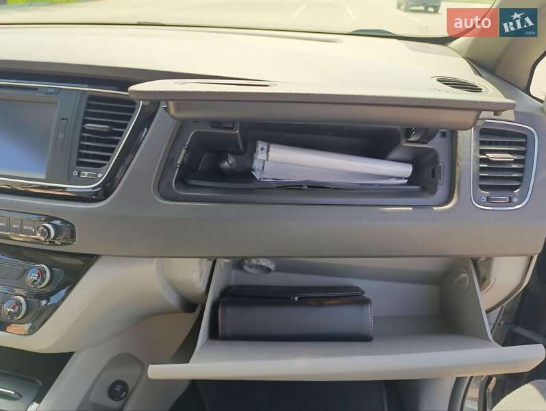Мінівен Kia Sedona 2014 в Дрогобичі