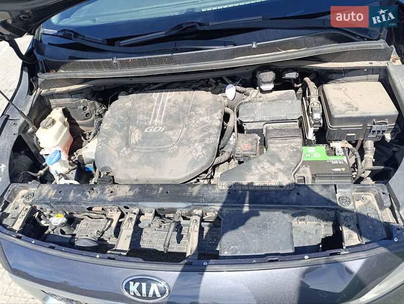 Мінівен Kia Sedona 2014 в Дрогобичі