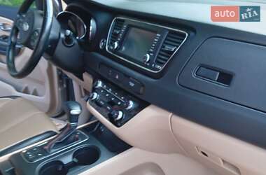 Мінівен Kia Sedona 2016 в 