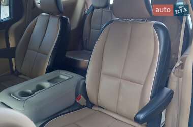 Мінівен Kia Sedona 2016 в 