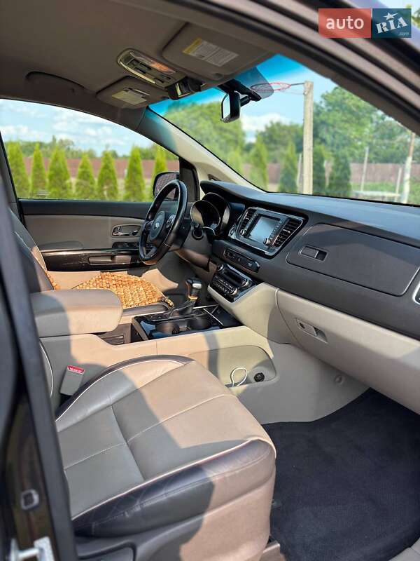 Минивэн Kia Sedona 2016 в Киеве