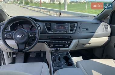 Минивэн Kia Sedona 2015 в 