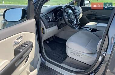 Минивэн Kia Sedona 2015 в 