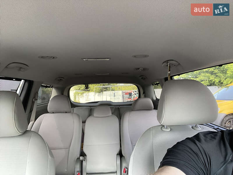 Мінівен Kia Sedona 2015 в Вінниці