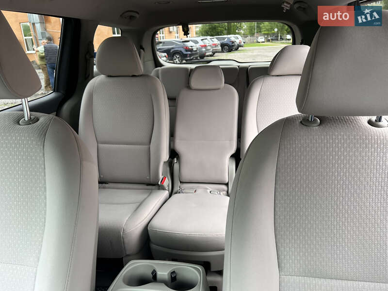 Мінівен Kia Sedona 2015 в Вишневому