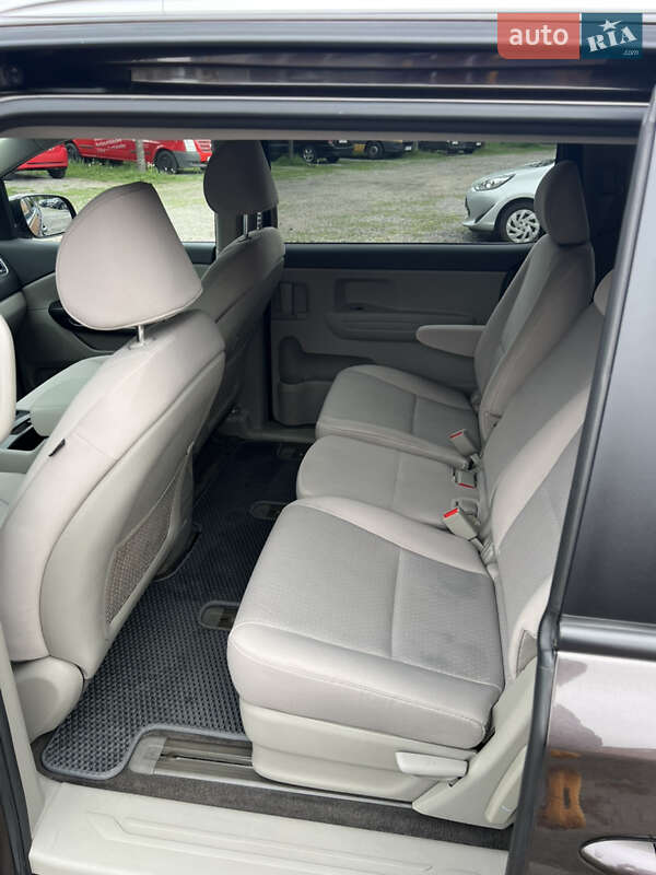 Мінівен Kia Sedona 2015 в Вишневому