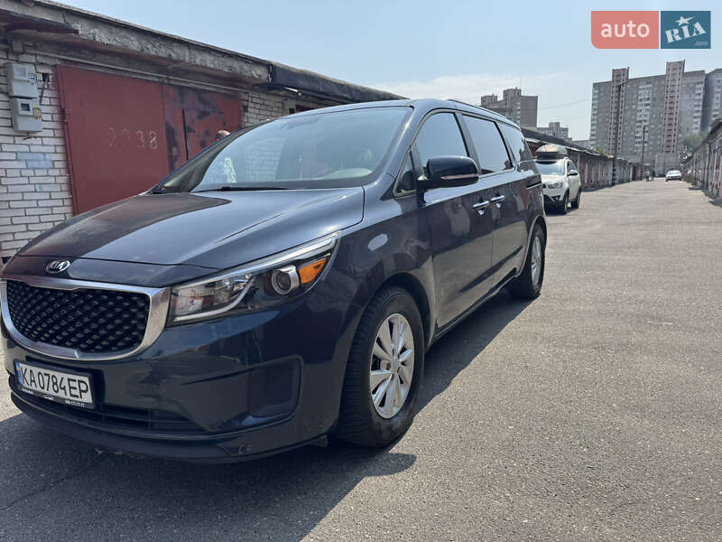 Минивэн Kia Sedona 2015 в Киеве