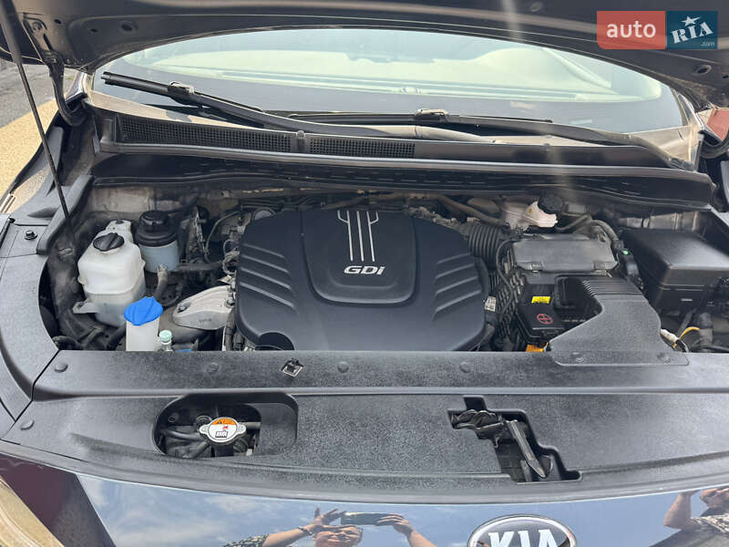 Минивэн Kia Sedona 2015 в Киеве