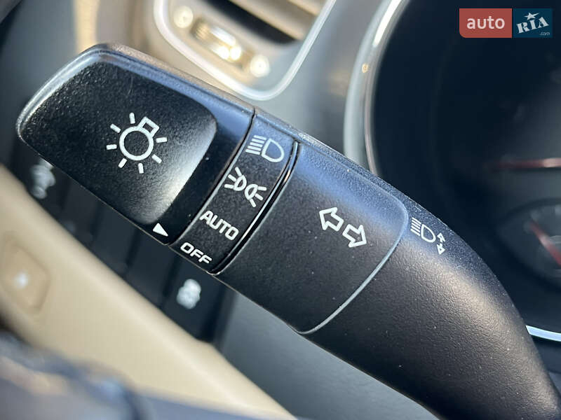 Мінівен Kia Sedona 2016 в Києві фото 20 Мінівен Kia Sedona 2016 в Києві