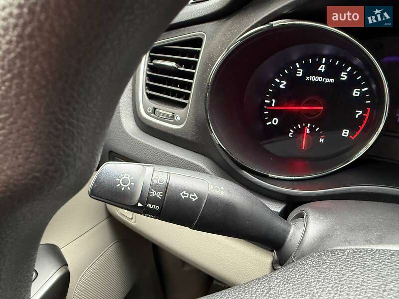 Минивэн Kia Sedona 2020 в Киеве