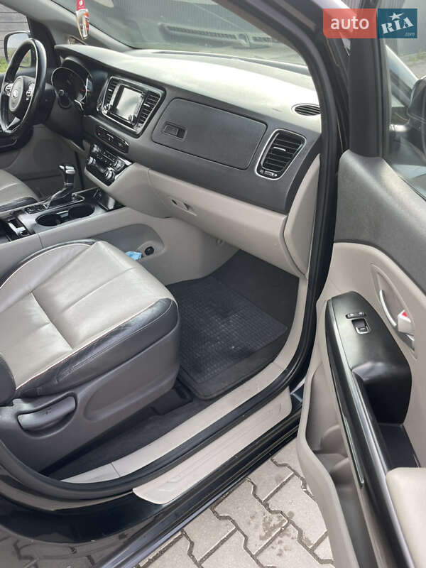 Минивэн Kia Sedona 2016 в Черновцах