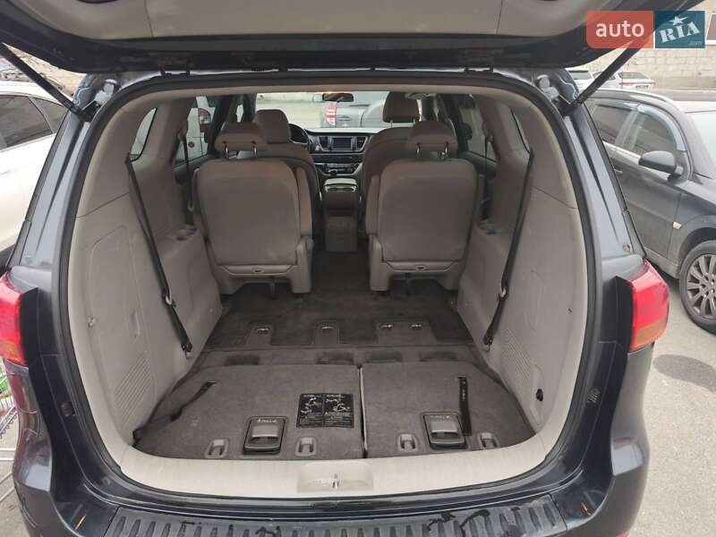Минивэн Kia Sedona 2015 в Киеве