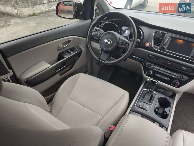 Минивэн Kia Sedona 2015 в Киеве