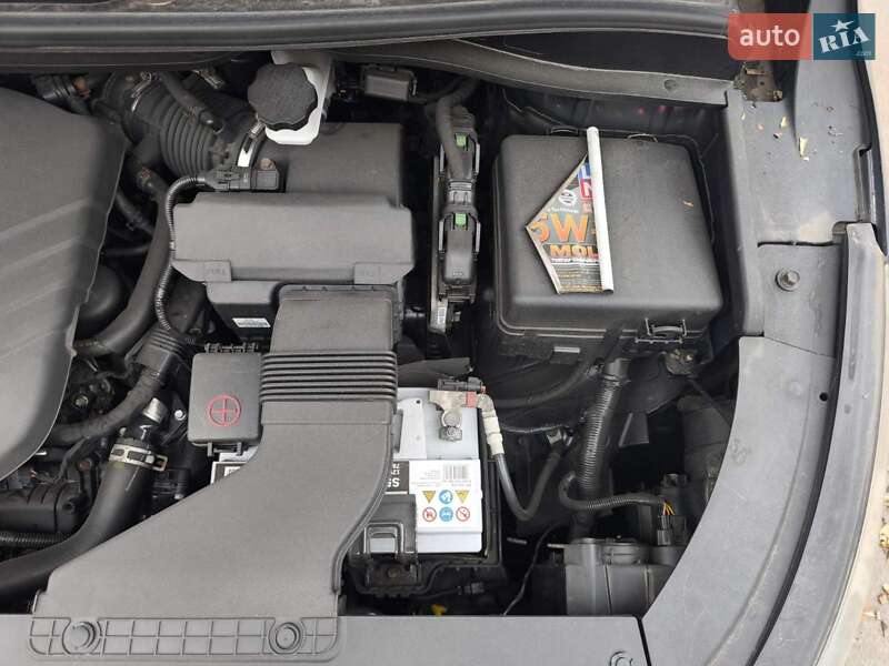 Минивэн Kia Sedona 2015 в Киеве