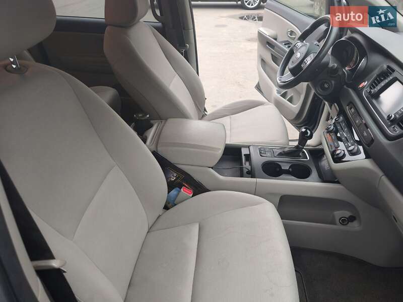 Минивэн Kia Sedona 2015 в Киеве