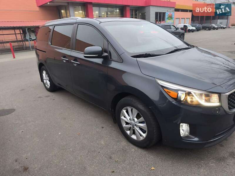 Минивэн Kia Sedona 2015 в Киеве
