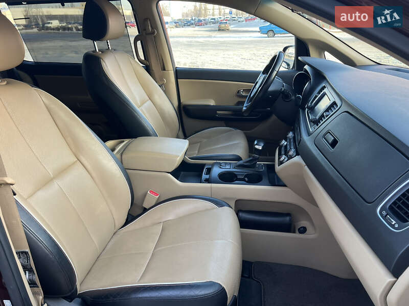 Мінівен Kia Sedona 2016 в Києві