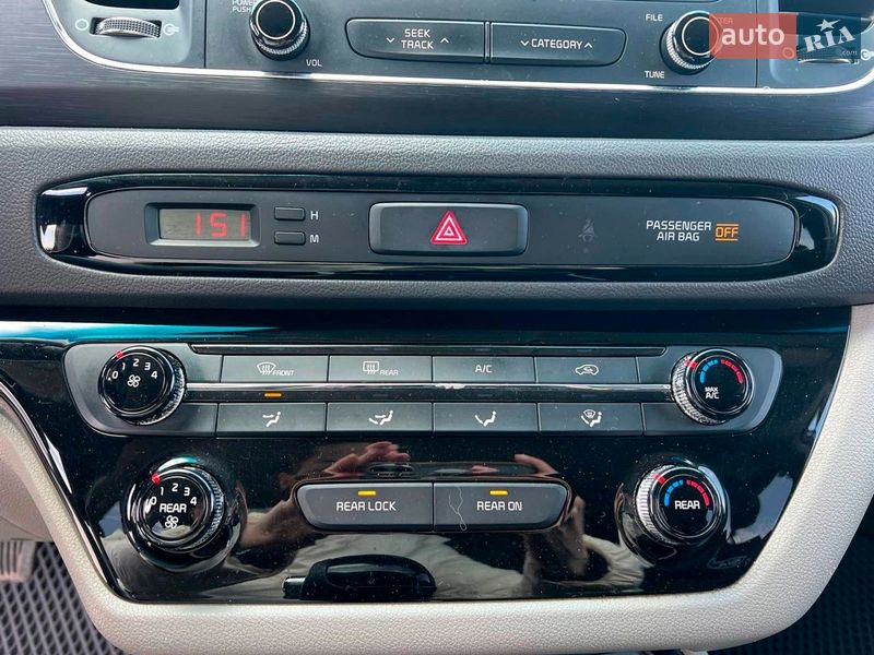 Минивэн Kia Sedona 2015 в Львове