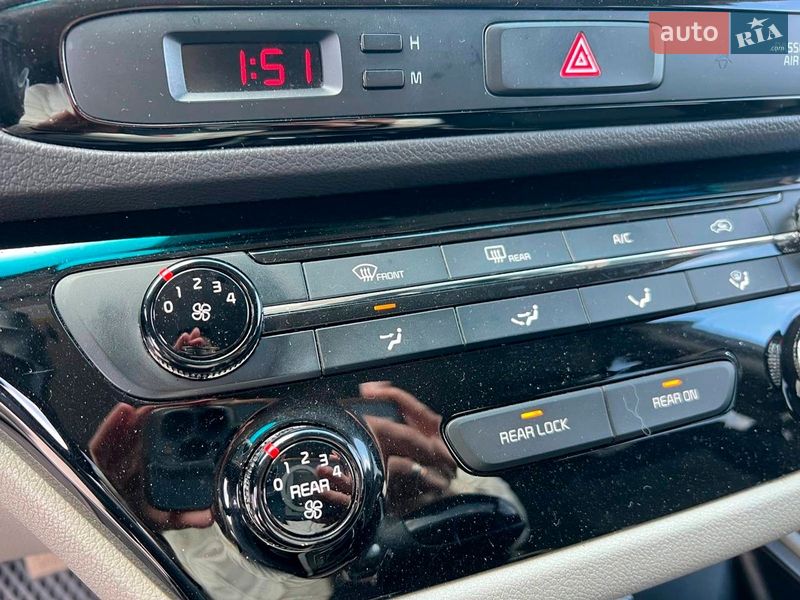 Минивэн Kia Sedona 2015 в Львове