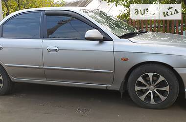 Седан Kia Sephia 2002 в Умани