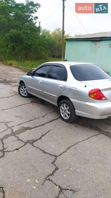 Седан Kia Sephia 2003 в Николаеве